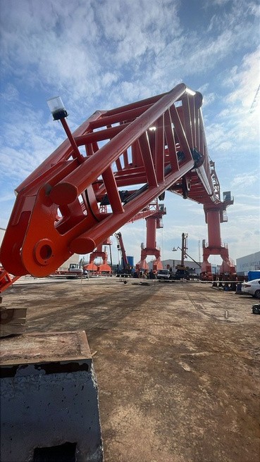 Yellow floating-dock crane at Sefine Shipyard in Yalova
