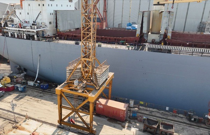 Tower crane walking-system structure during installation at Sefine Shipyard